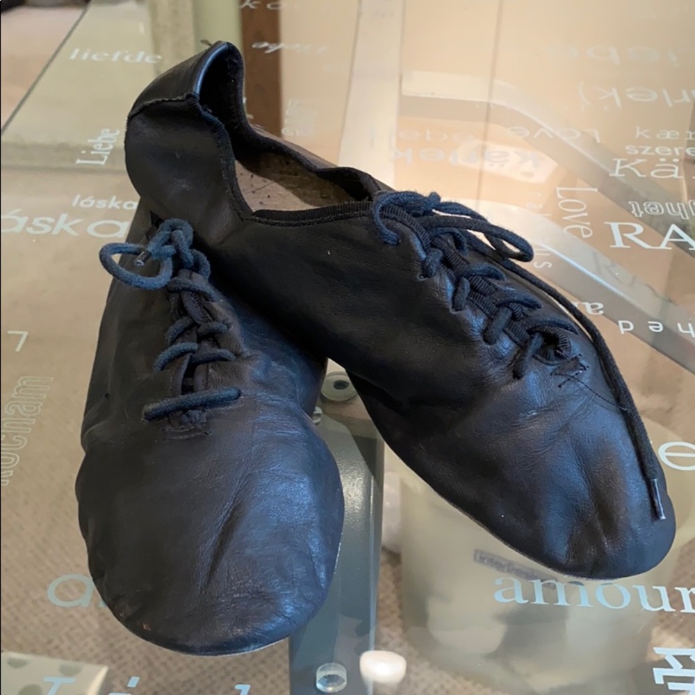 Dance shoe